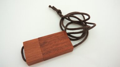 Флешка из дерева со шнурком под печать лого или гравировку