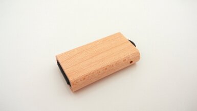 Флешка в деревянном корпусе с миничипом